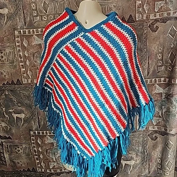 Vintage handmade handcrafted crochet Poncho colorful fringes small - Picture 5 of 11